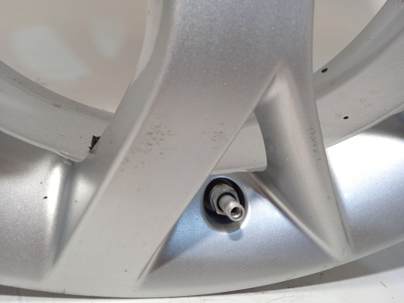 Recambio de llanta para nissan note acenta referencia OEM IAM SA303VU1A D03003VU1A 