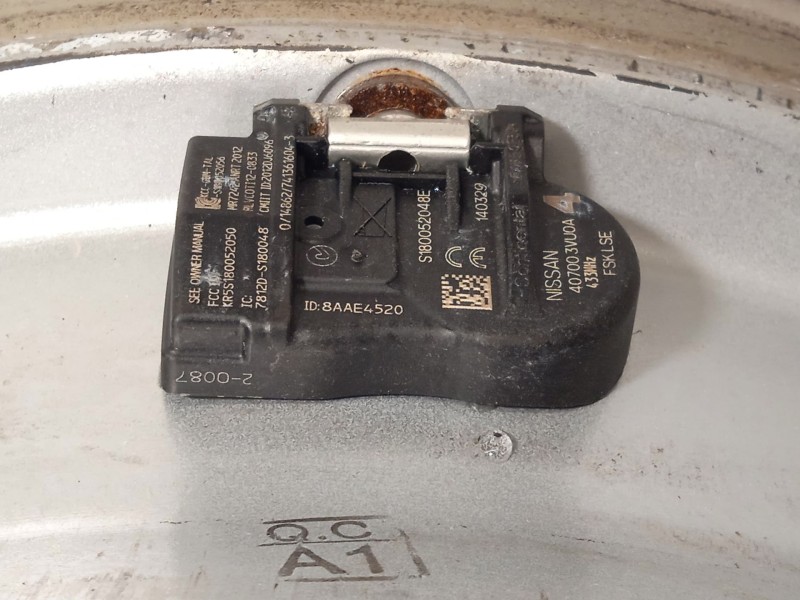 Recambio de llanta para nissan note acenta referencia OEM IAM SA303VU1A D03003VU1A 