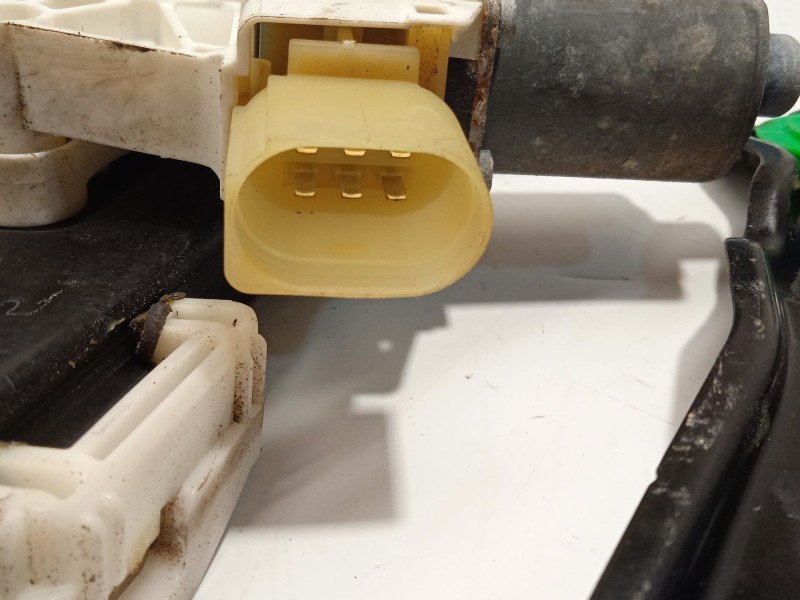 Recambio de elevalunas delantero derecho para bmw serie 3 berlina (e90) 320d referencia OEM IAM 6927028  