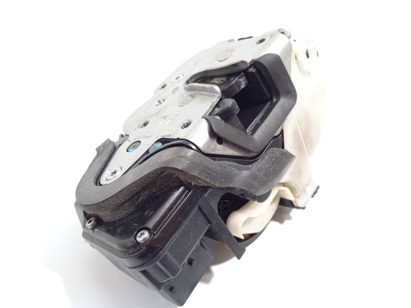 Recambio de cerradura puerta delantera derecha para chevrolet orlando lt referencia OEM IAM 13579523  