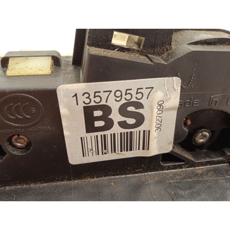 Recambio de cerradura puerta trasera izquierda para chevrolet orlando lt referencia OEM IAM 13579557  