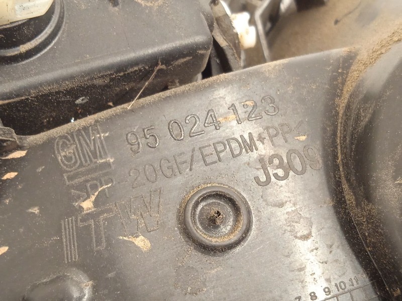 Recambio de tapa exterior combustible para chevrolet orlando lt referencia OEM IAM 95024123  