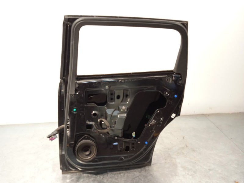 Recambio de puerta trasera derecha para chevrolet orlando lt referencia OEM IAM 95242607  