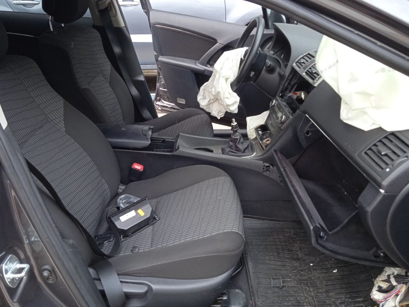 toyota avensis station wagon (_t27_) del año 2011