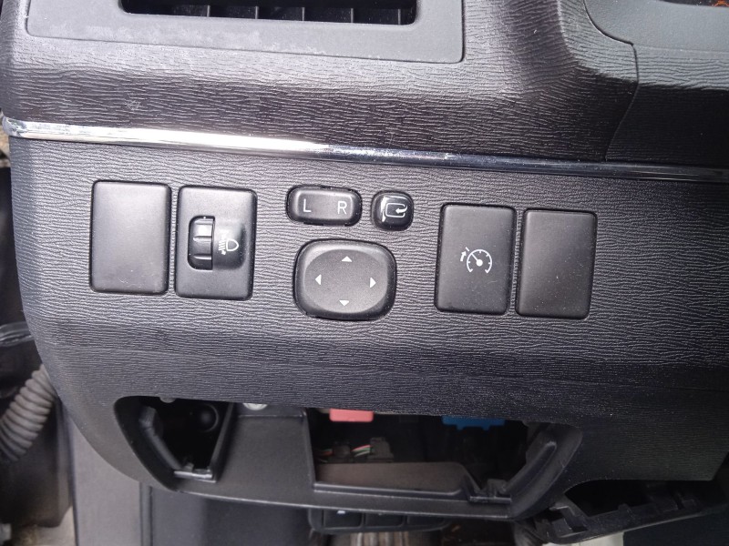 toyota avensis station wagon (_t27_) del año 2011