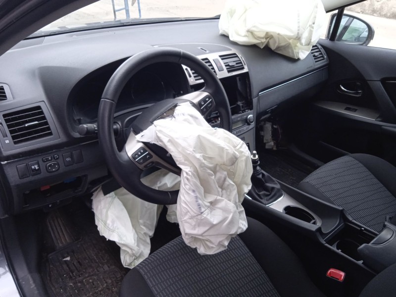 toyota avensis station wagon (_t27_) del año 2011