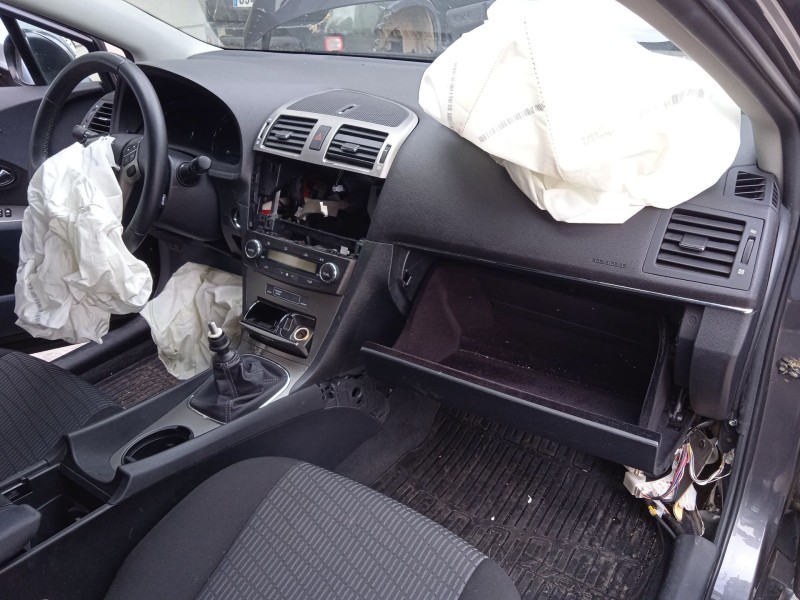 toyota avensis station wagon (_t27_) del año 2011