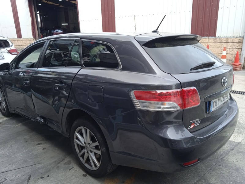 toyota avensis station wagon (_t27_) del año 2011