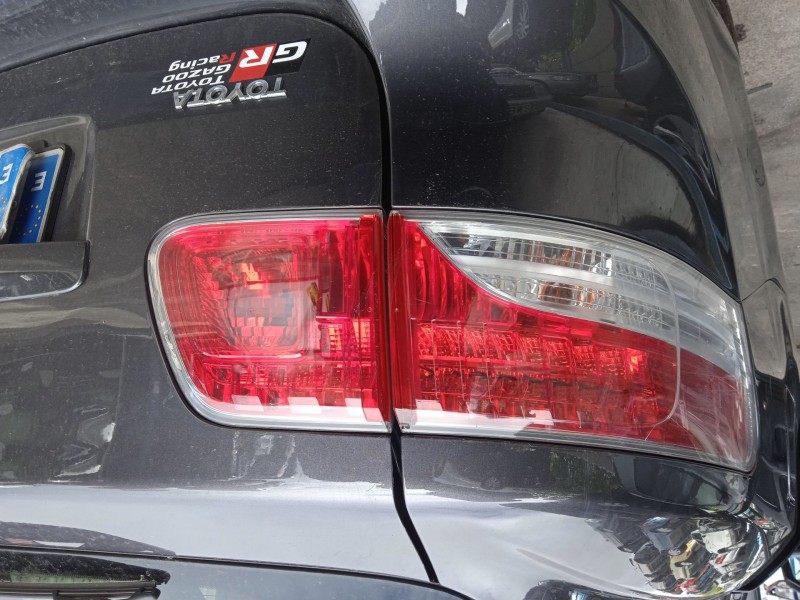 toyota avensis station wagon (_t27_) del año 2011