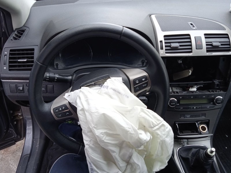 toyota avensis station wagon (_t27_) del año 2011