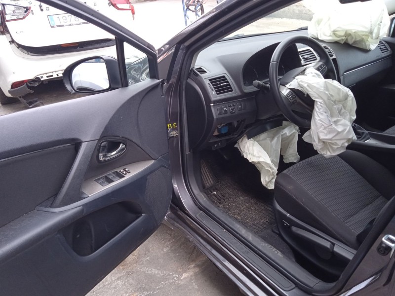 toyota avensis station wagon (_t27_) del año 2011