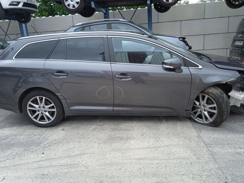 toyota avensis station wagon (_t27_) del año 2011