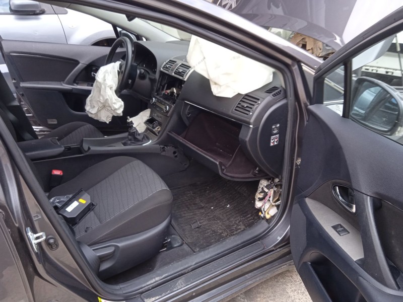 toyota avensis station wagon (_t27_) del año 2011