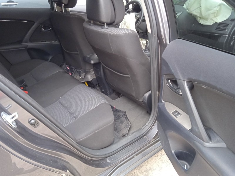 toyota avensis station wagon (_t27_) del año 2011