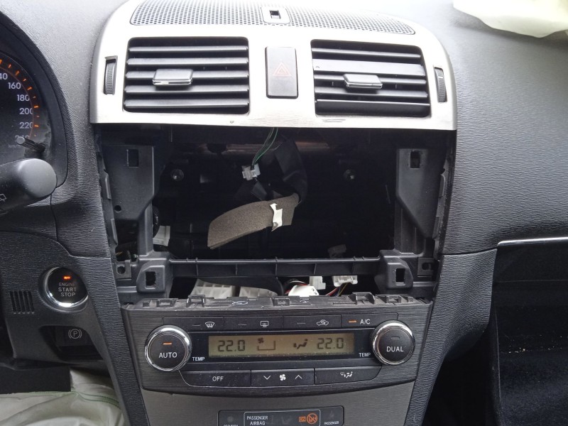 toyota avensis station wagon (_t27_) del año 2011