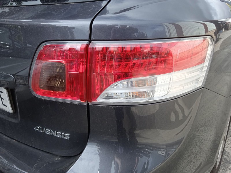 toyota avensis station wagon (_t27_) del año 2011
