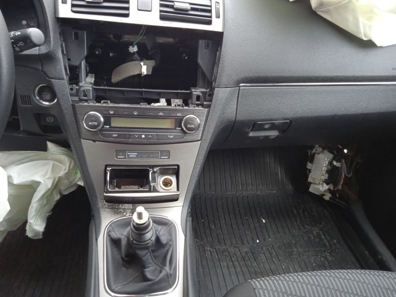 toyota avensis station wagon (_t27_) del año 2011