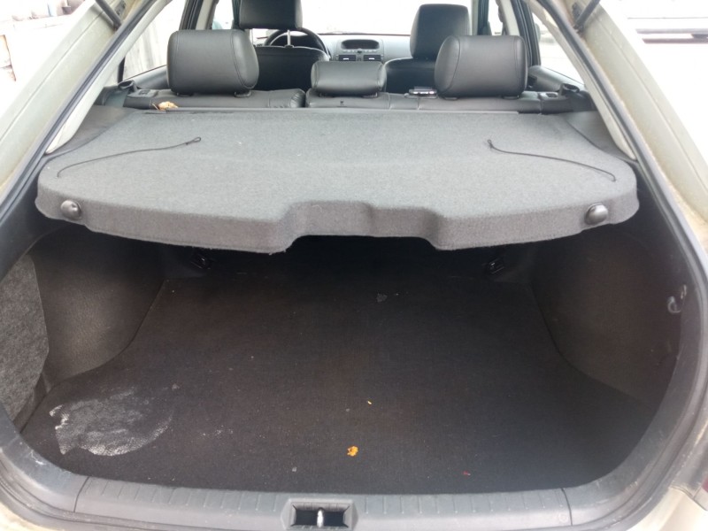 toyota avensis (_t25_) del año 2005