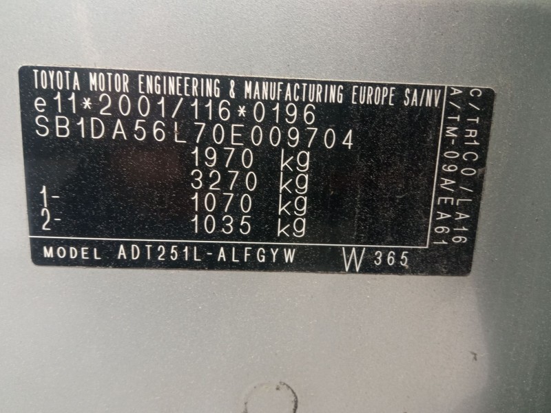 toyota avensis (_t25_) del año 2005