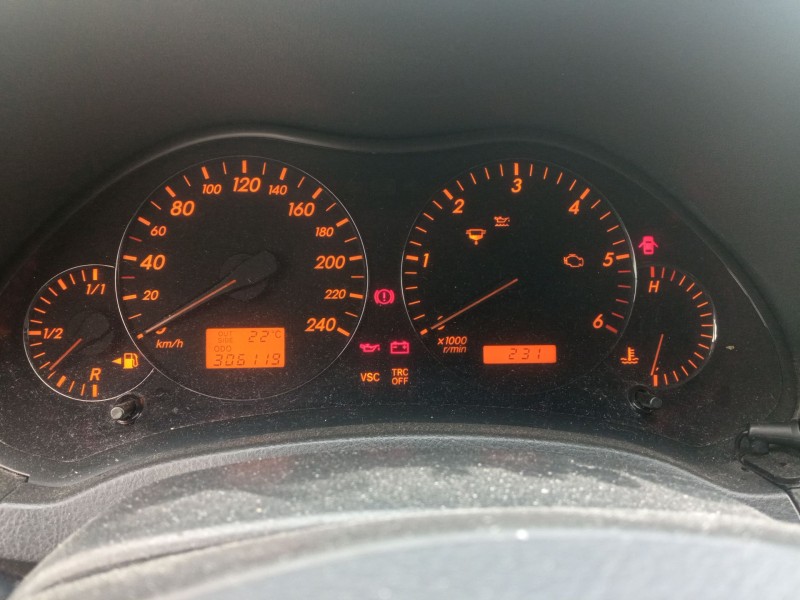 toyota avensis (_t25_) del año 2005