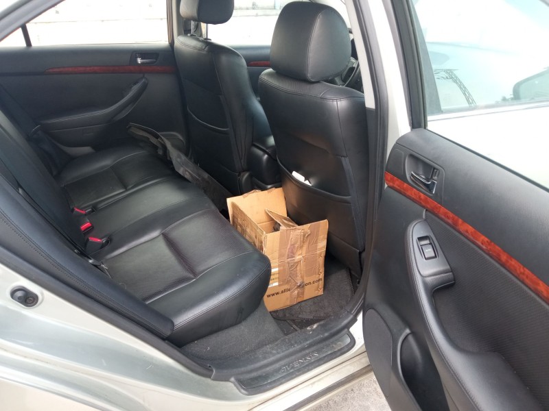 toyota avensis (_t25_) del año 2005