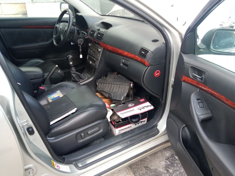 toyota avensis (_t25_) del año 2005