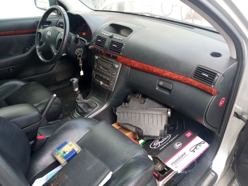 toyota avensis (_t25_) del año 2005