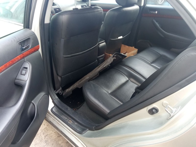 toyota avensis (_t25_) del año 2005