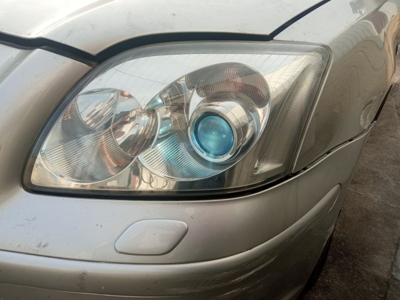 toyota avensis (_t25_) del año 2005