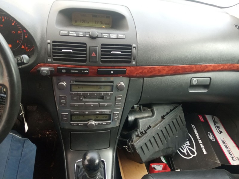 toyota avensis (_t25_) del año 2005