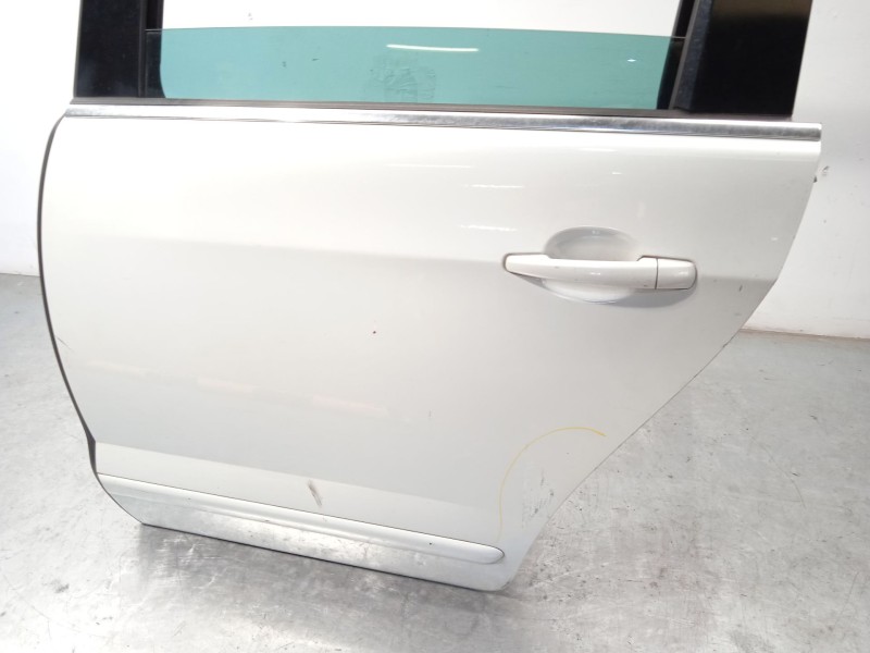 Recambio de puerta trasera izquierda para peugeot 5008 1.6 hdi fap referencia OEM IAM 9006S6  