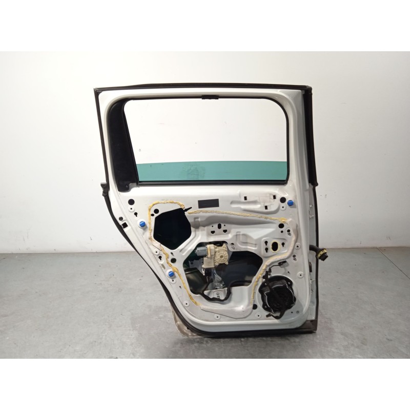 Recambio de puerta trasera izquierda para peugeot 5008 1.6 hdi fap referencia OEM IAM 9006S6  