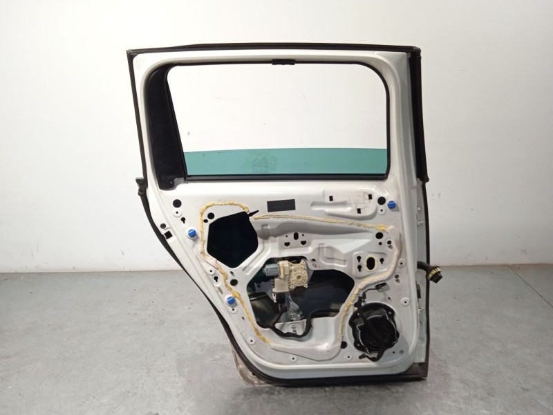 Recambio de puerta trasera izquierda para peugeot 5008 1.6 hdi fap referencia OEM IAM 9006S6  