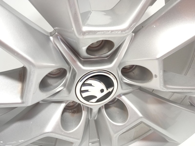 Recambio de llanta para skoda karoq (nu) 1.5 16v tsi act referencia OEM IAM 57A601025C 57A601025C8Z8 