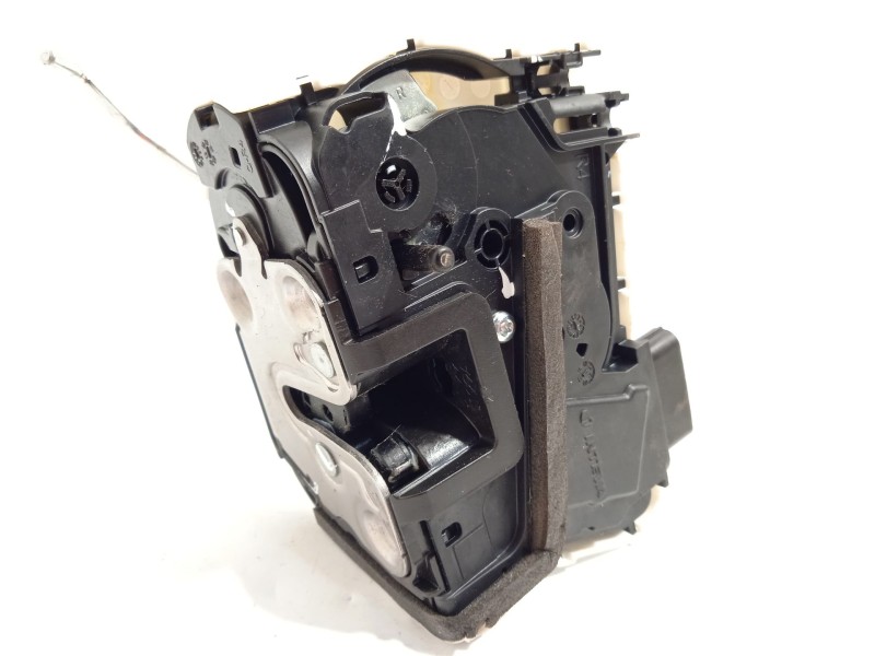 Recambio de cerradura puerta trasera derecha para mg mg zs suv 1.5 vti referencia OEM IAM 10845783  