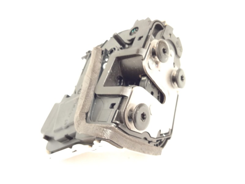 Recambio de cerradura puerta trasera izquierda para mg mg zs suv 1.5 vti referencia OEM IAM 10845782  