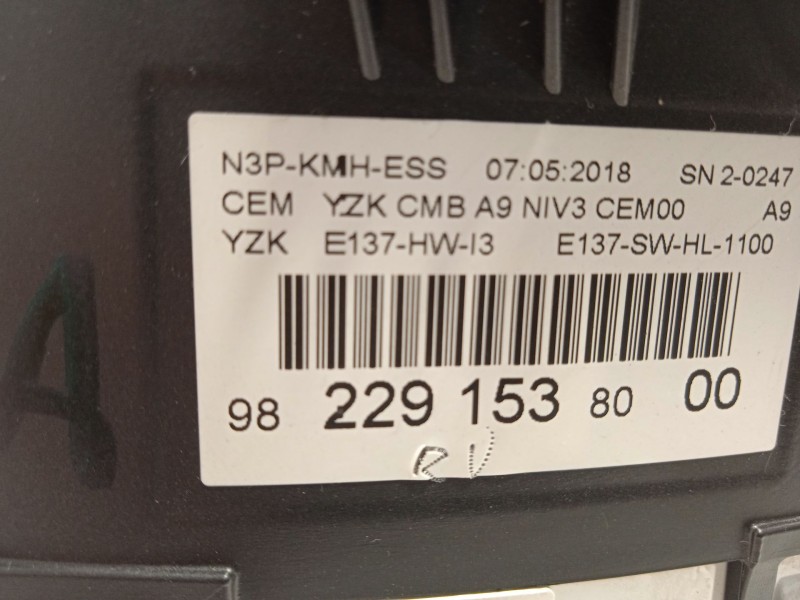 Recambio de cuadro instrumentos para peugeot 208 allure referencia OEM IAM 9822915380 9821126480 