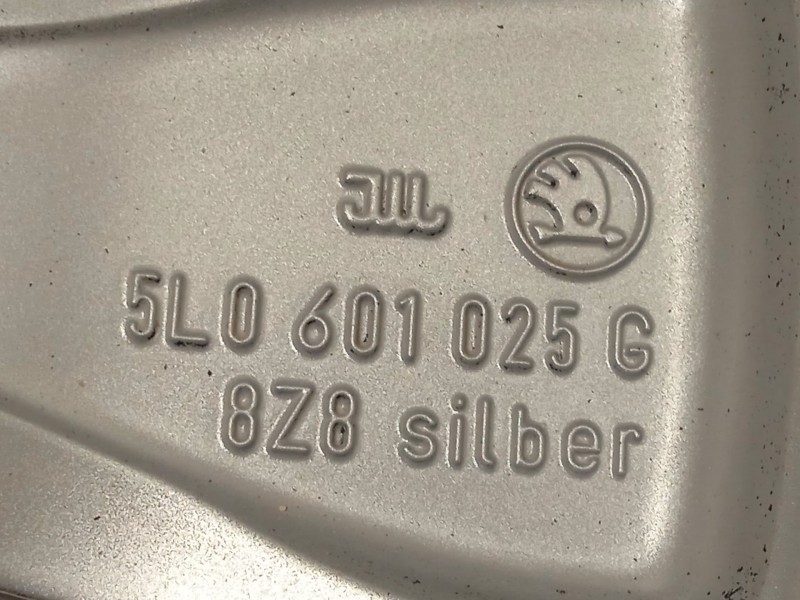 Recambio de llanta para skoda yeti 1.2 tsi referencia OEM IAM 5L0601025G 5L0601025G8Z8 