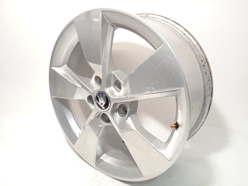 Recambio de llanta para skoda yeti 1.2 tsi referencia OEM IAM 5L0601025G 5L0601025G8Z8 