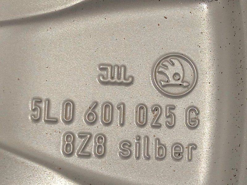 Recambio de llanta para skoda yeti 1.2 tsi referencia OEM IAM 5L0601025G 5L0601025G8Z8 