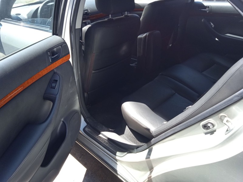 toyota avensis (_t25_) del año 2008