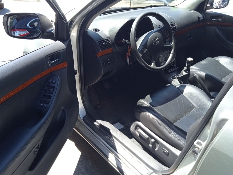 toyota avensis (_t25_) del año 2008