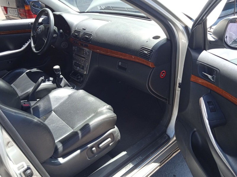 toyota avensis (_t25_) del año 2008