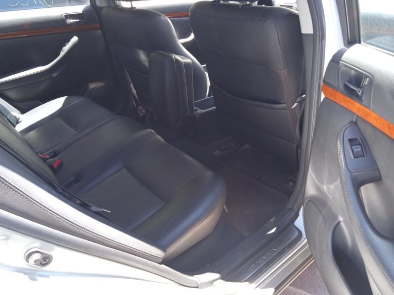 toyota avensis (_t25_) del año 2008