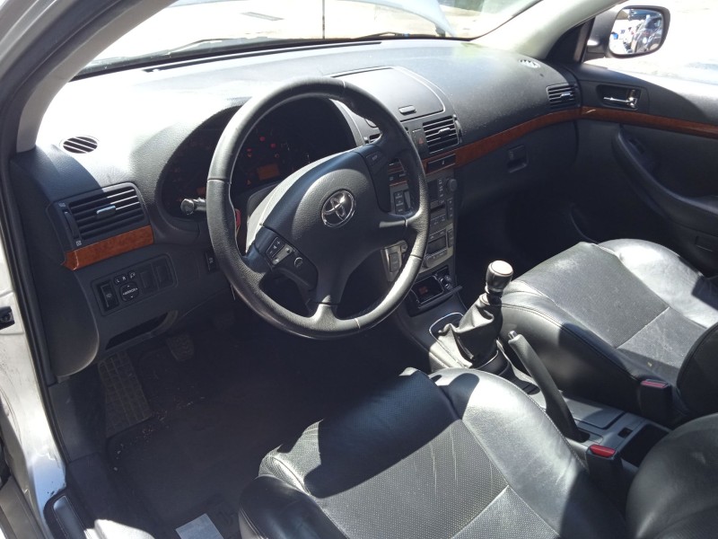 toyota avensis (_t25_) del año 2008