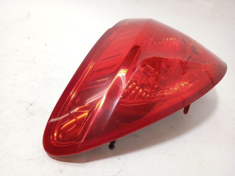 Recambio de piloto trasero izquierdo para opel meriva b 1.7 16v cdti referencia OEM IAM 13307493  