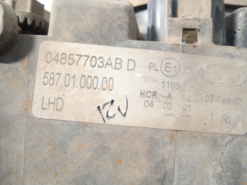 Recambio de faro izquierdo para chrysler voyager iv (rg, rs) 2.4 referencia OEM IAM 04857703AB 5870100000 