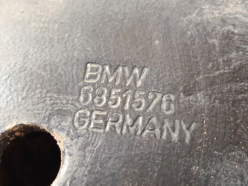 Recambio de mangueta trasera derecha para mini mini descapotable (f57) one referencia OEM IAM 6851576 33416858086 33308842878