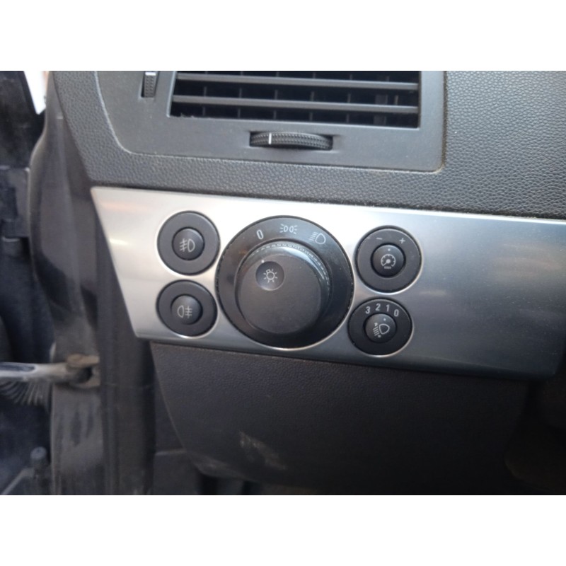 opel astra h (a04) del año 2009