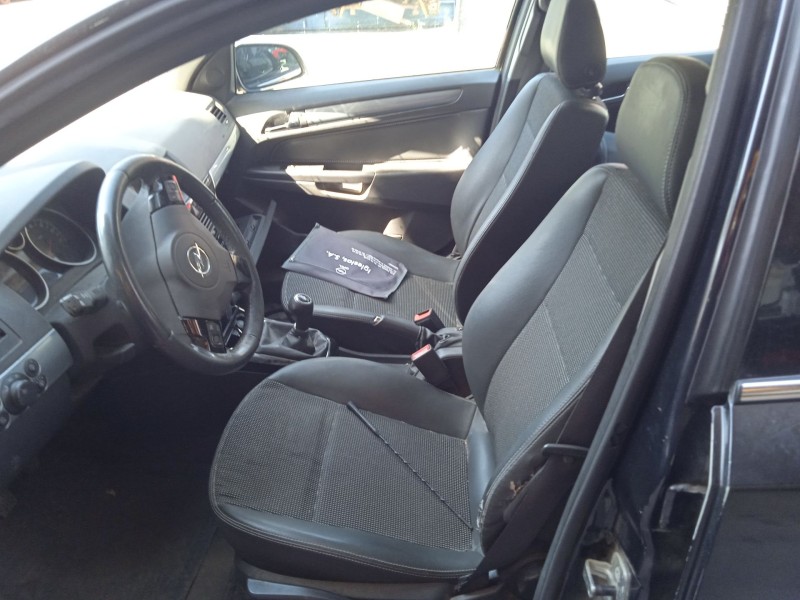 opel astra h (a04) del año 2009